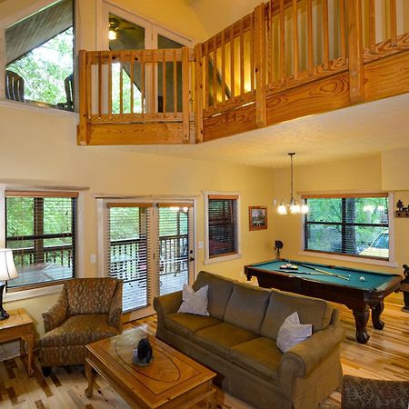 Bear Footin' On The Creek Villa Gatlinburg Ruang foto