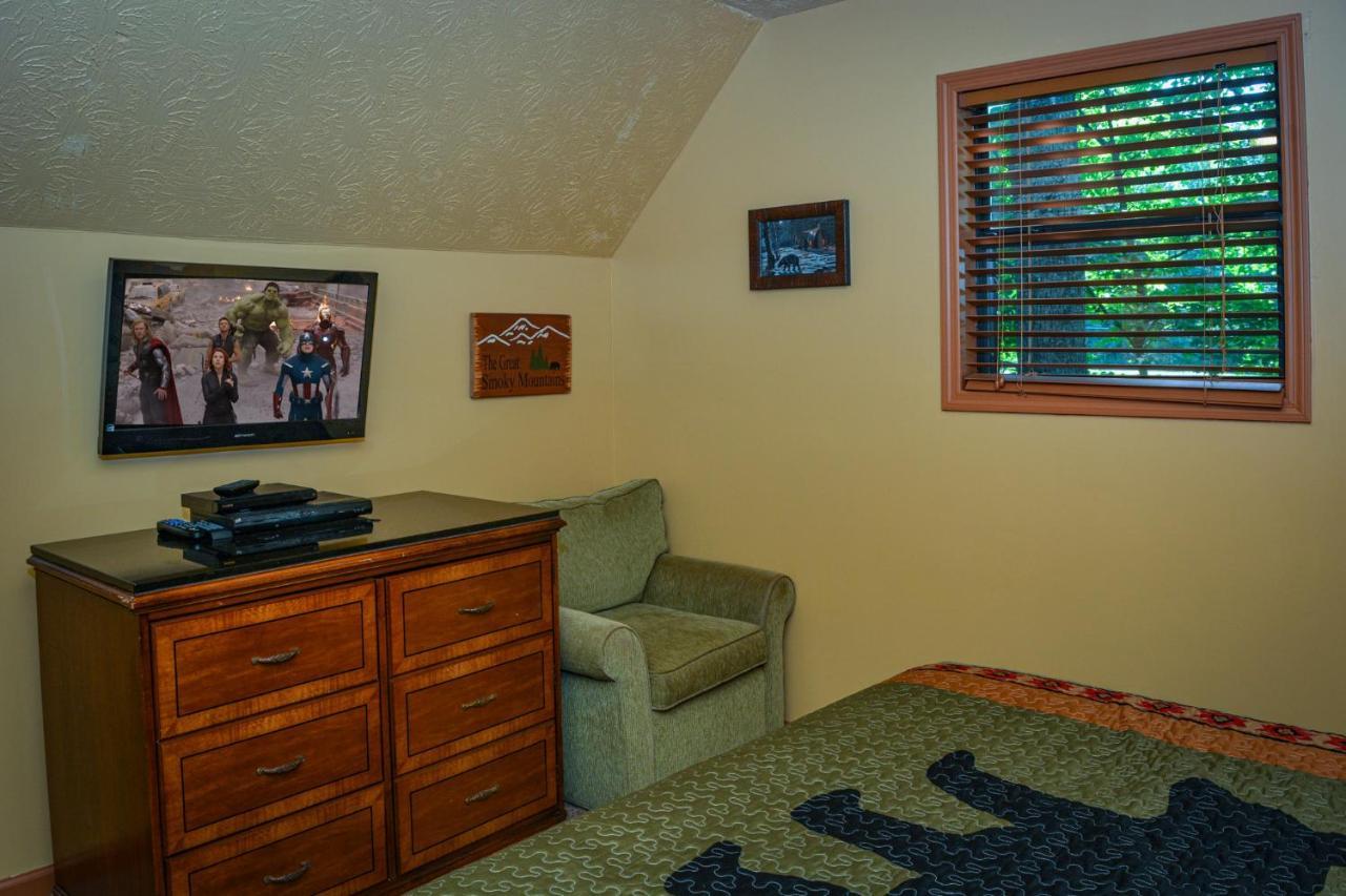 Bear Footin' On The Creek Villa Gatlinburg Bagian luar foto