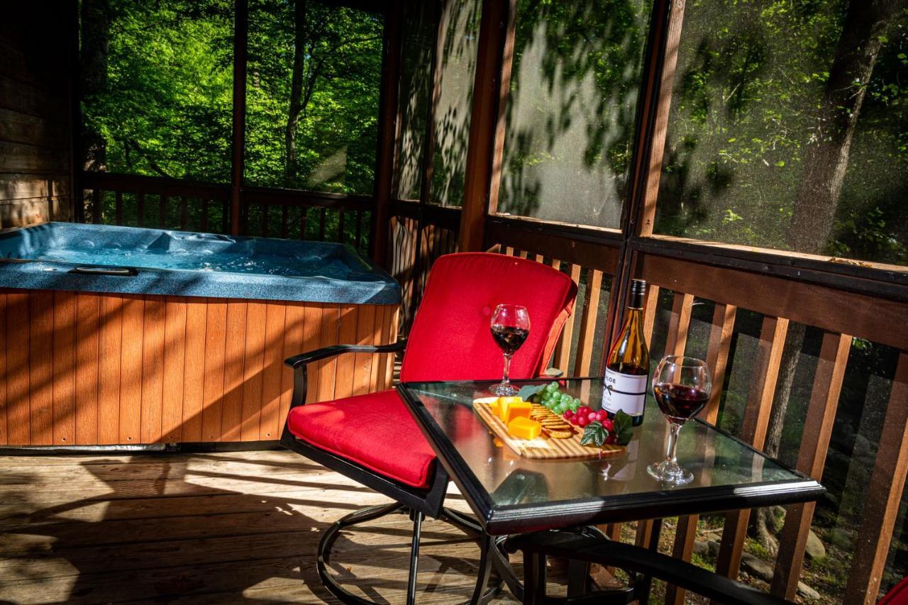 Bear Footin' On The Creek Villa Gatlinburg Bagian luar foto