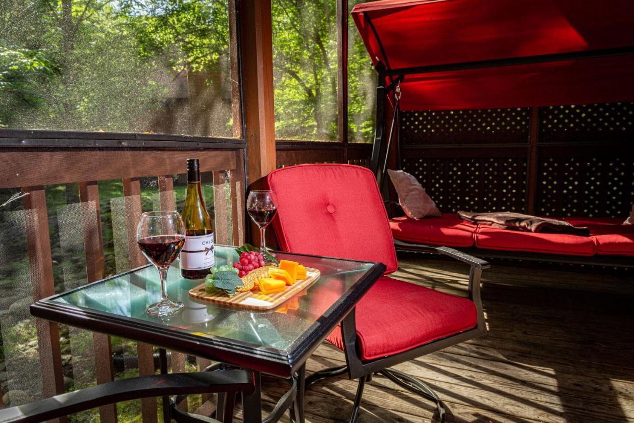 Bear Footin' On The Creek Villa Gatlinburg Bagian luar foto